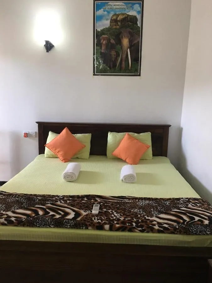 נגומבו Reshani Guest House 0*,