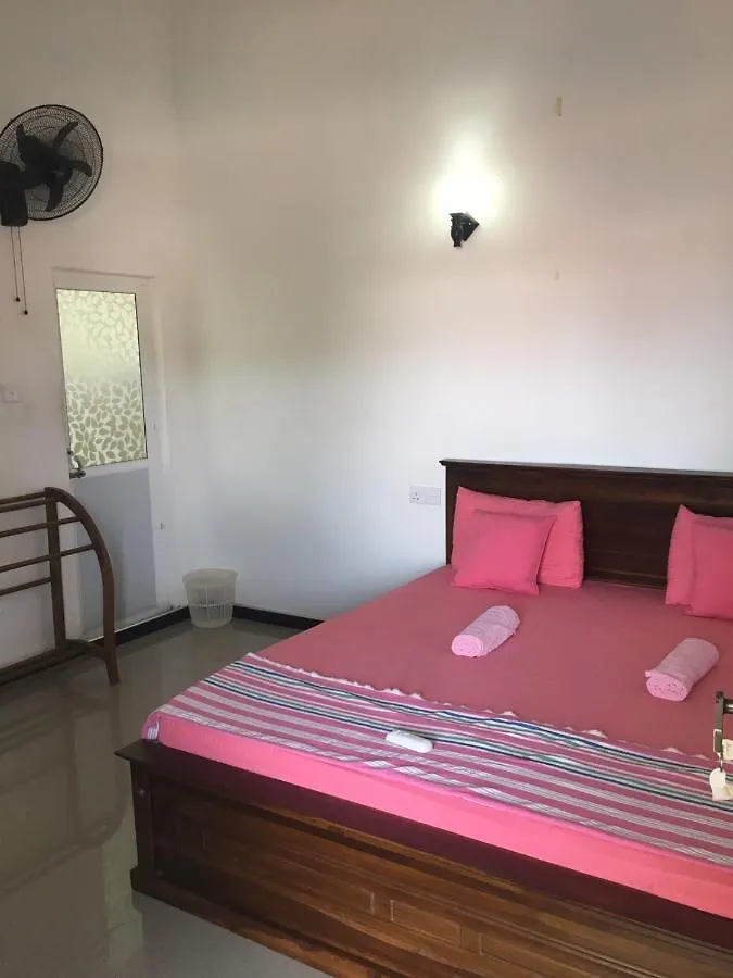 נגומבו Reshani Guest House
